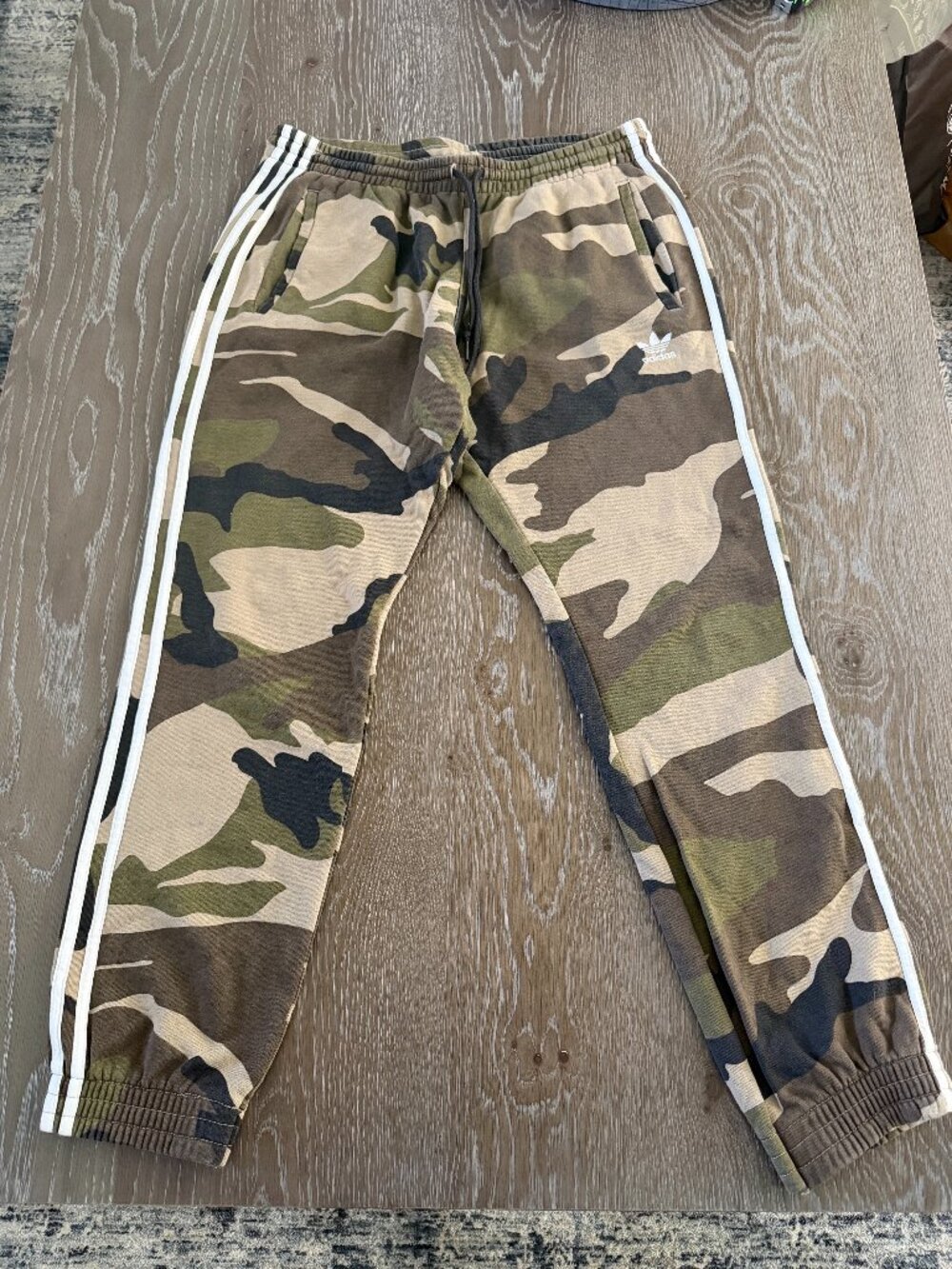 Mens Adidas Originals camoflauge drawstring joggers sweatpants size large